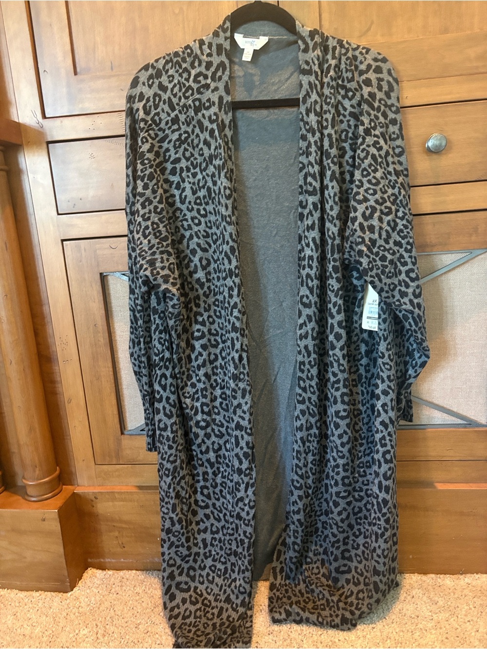 Terra & Sky Gray and Black Leopard Open-Front Cardigan
